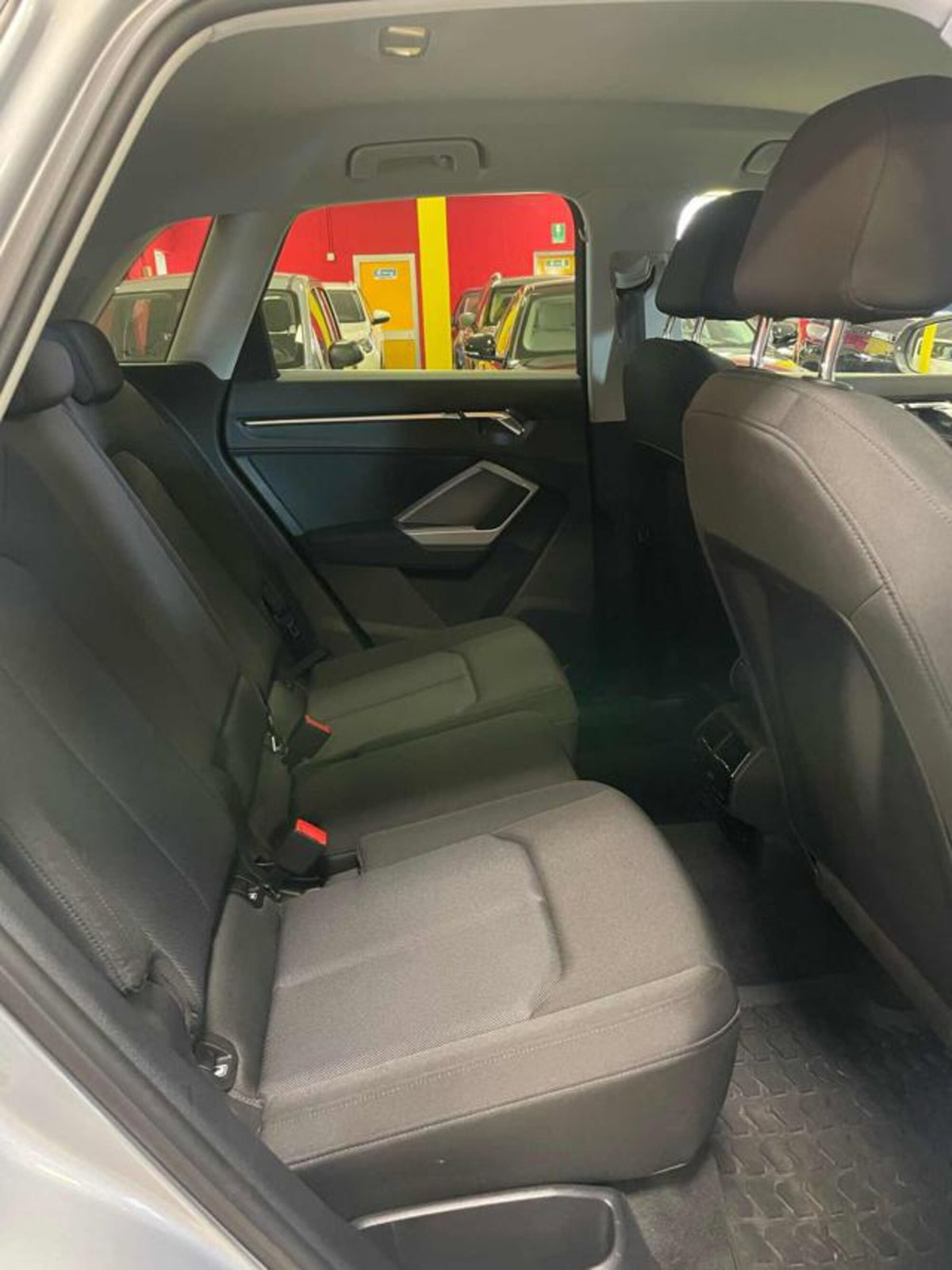 Audi Q3 35 TDI quattro S tronic Business (14)