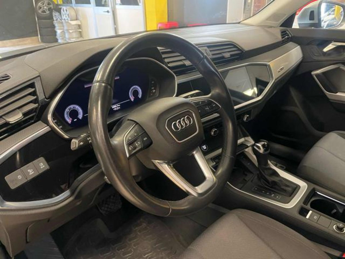 Audi Q3 35 TDI quattro S tronic Business (17)