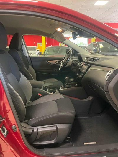 Nissan Qashqai 1.6 dCi X-Tronic 2WD Black Edition (6)