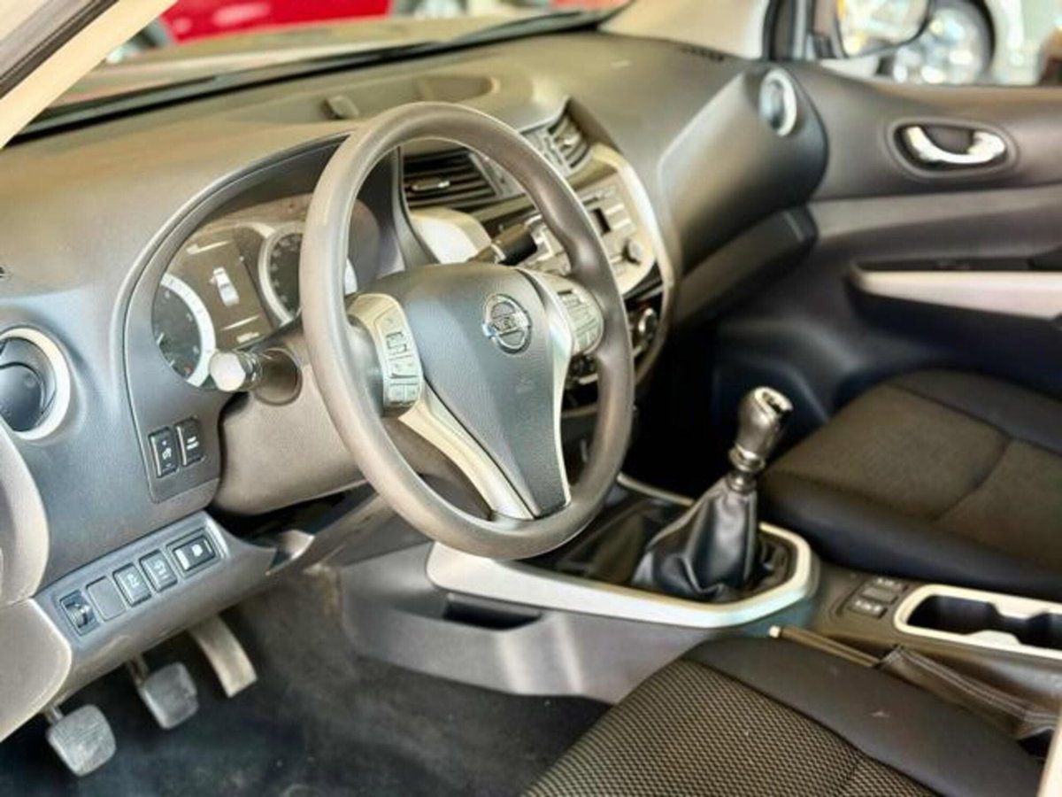 Nissan Navara 2.3 dCi 4WD Double Cab Acenta (8)