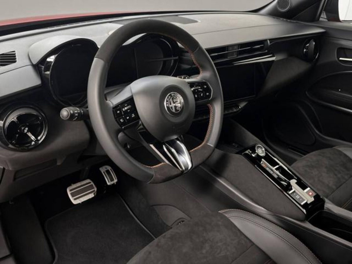 Alfa Romeo Junior 1.2 ibrida Q4 Intensa 145cv edct6 (18)