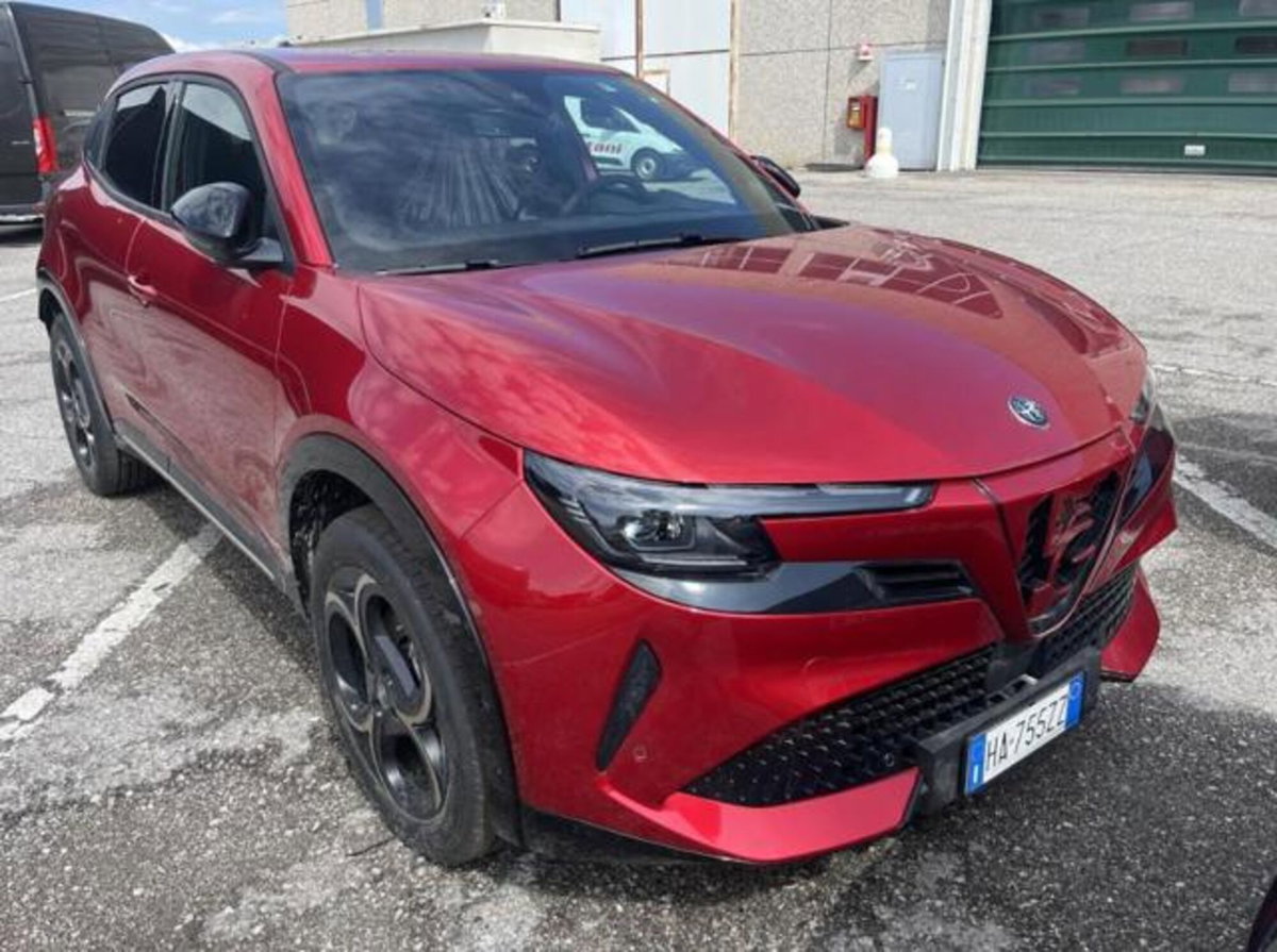Alfa Romeo Junior 1.2 ibrida Q4 Intensa 145cv edct6 (3)