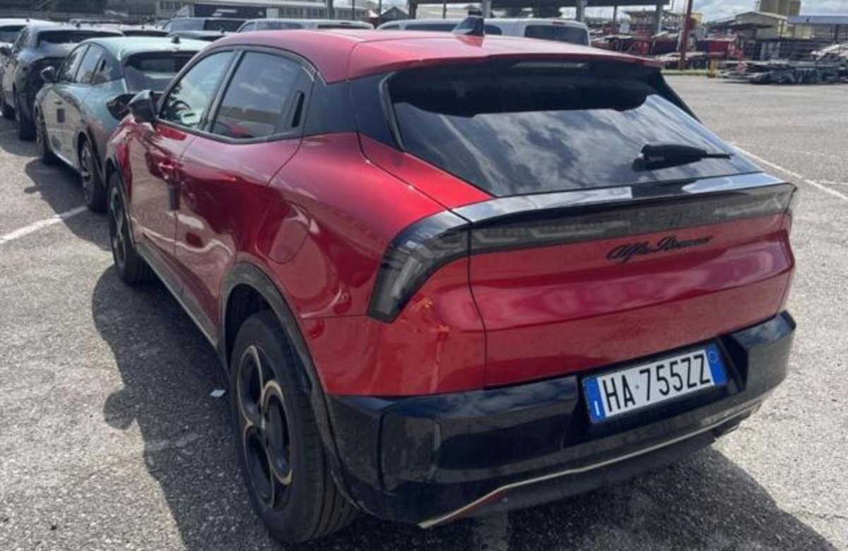 Alfa Romeo Junior 1.2 ibrida Q4 Intensa 145cv edct6 (5)