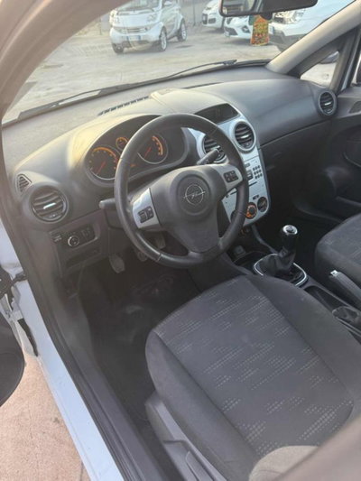 Opel Corsa 1.2 5 porte Elective (10)