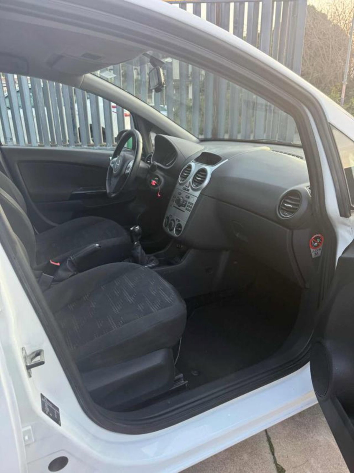 Opel Corsa 1.2 5 porte Elective (8)