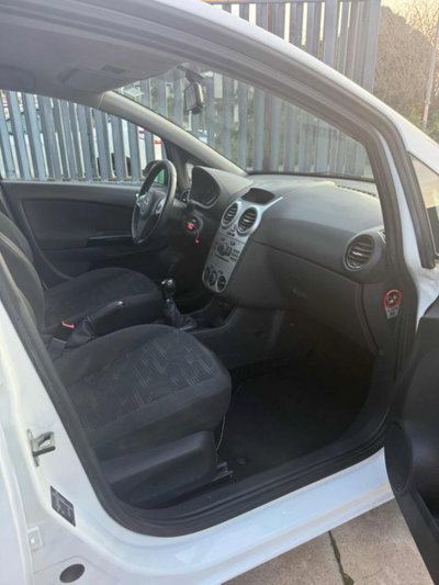 Opel Corsa 1.2 5 porte Elective (8)