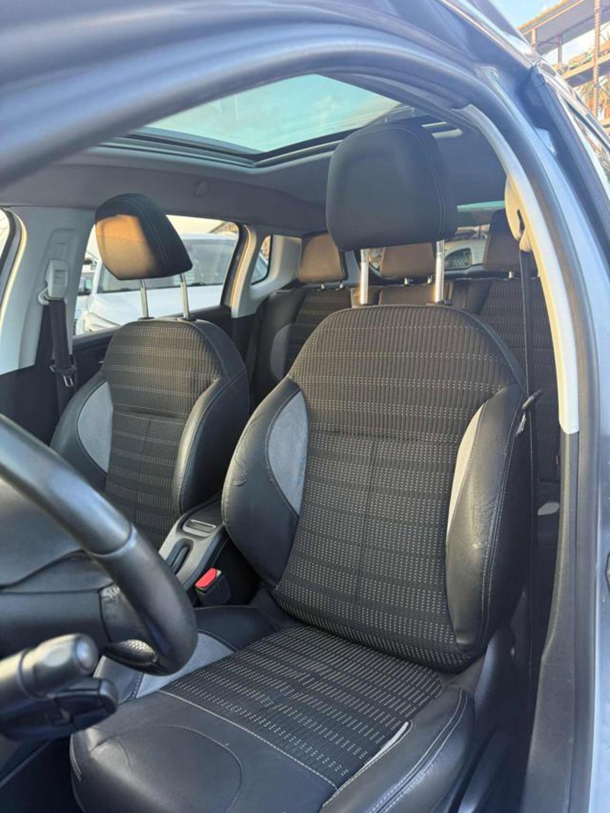 Peugeot 2008 e-HDi 92 CV Stop&Start Allure (10)
