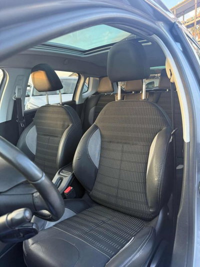 Peugeot 2008 e-HDi 92 CV Stop&Start Allure (10)