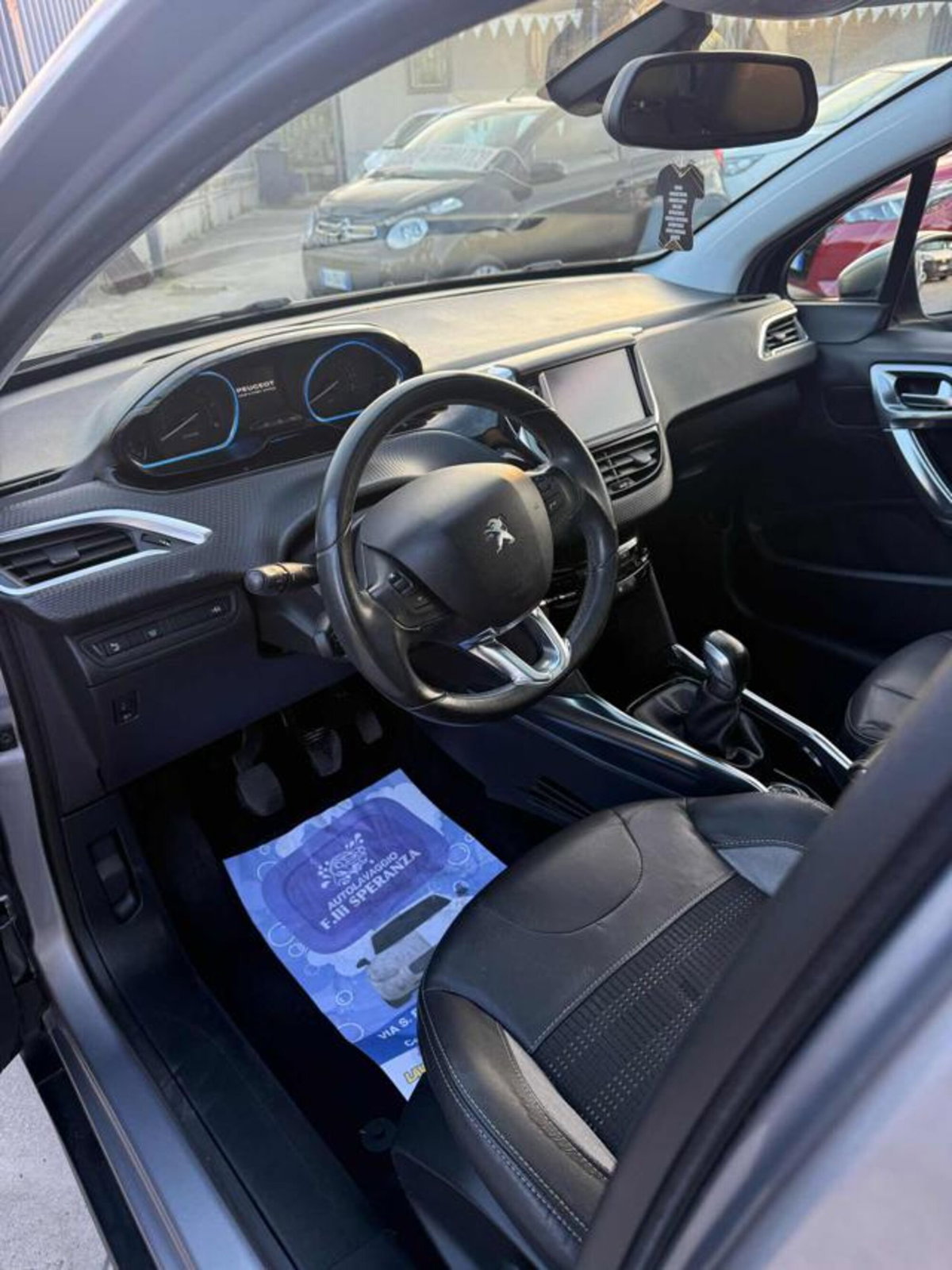 Peugeot 2008 e-HDi 92 CV Stop&Start Allure (11)