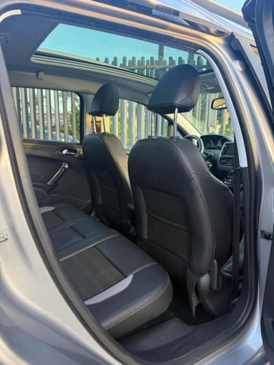 Peugeot 2008 e-HDi 92 CV Stop&Start Allure (16)