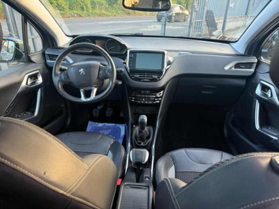 Peugeot 2008 e-HDi 92 CV Stop&Start Allure (9)
