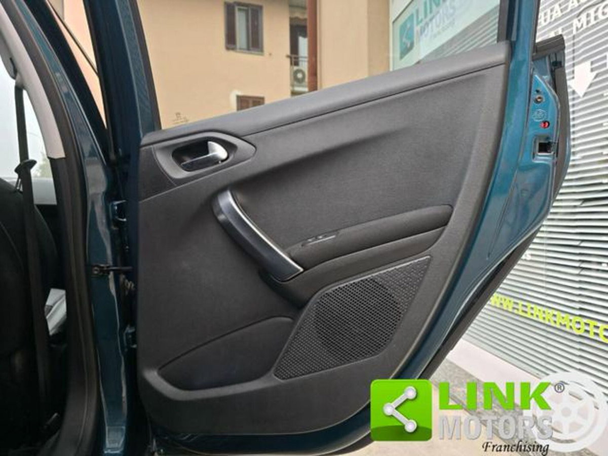 Peugeot 2008 Turbo 110 EAT6 S&S Allure (19)