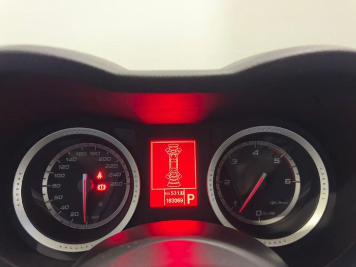Alfa Romeo 159 2.4 JTDm 200 CV Distinctive Q-Tronic (9)