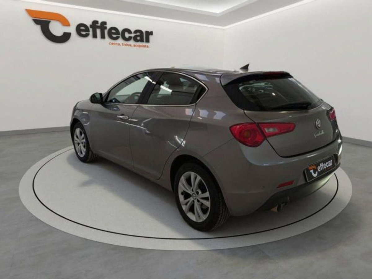 Alfa Romeo Giulietta 1.6 JTDm-2 Giulietta (4)