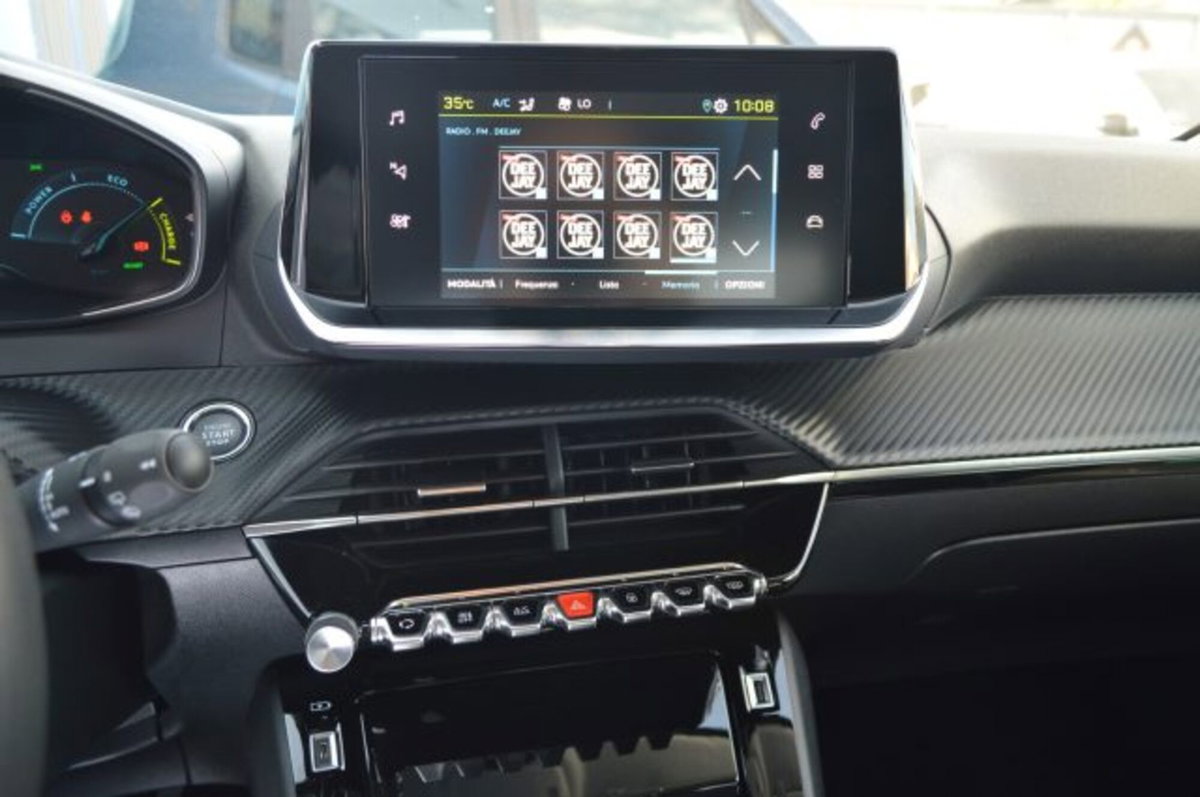 Peugeot 208 50 kWh Allure (12)