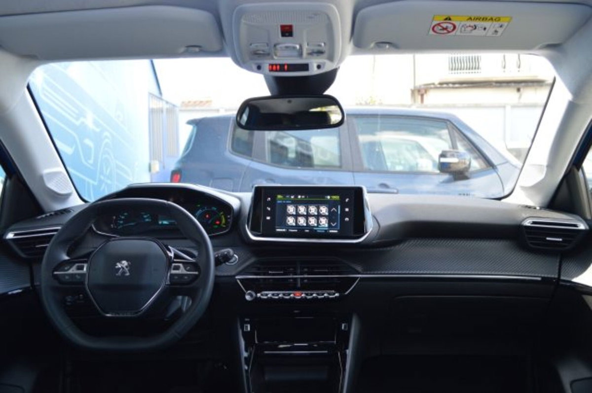 Peugeot 208 50 kWh Allure (7)
