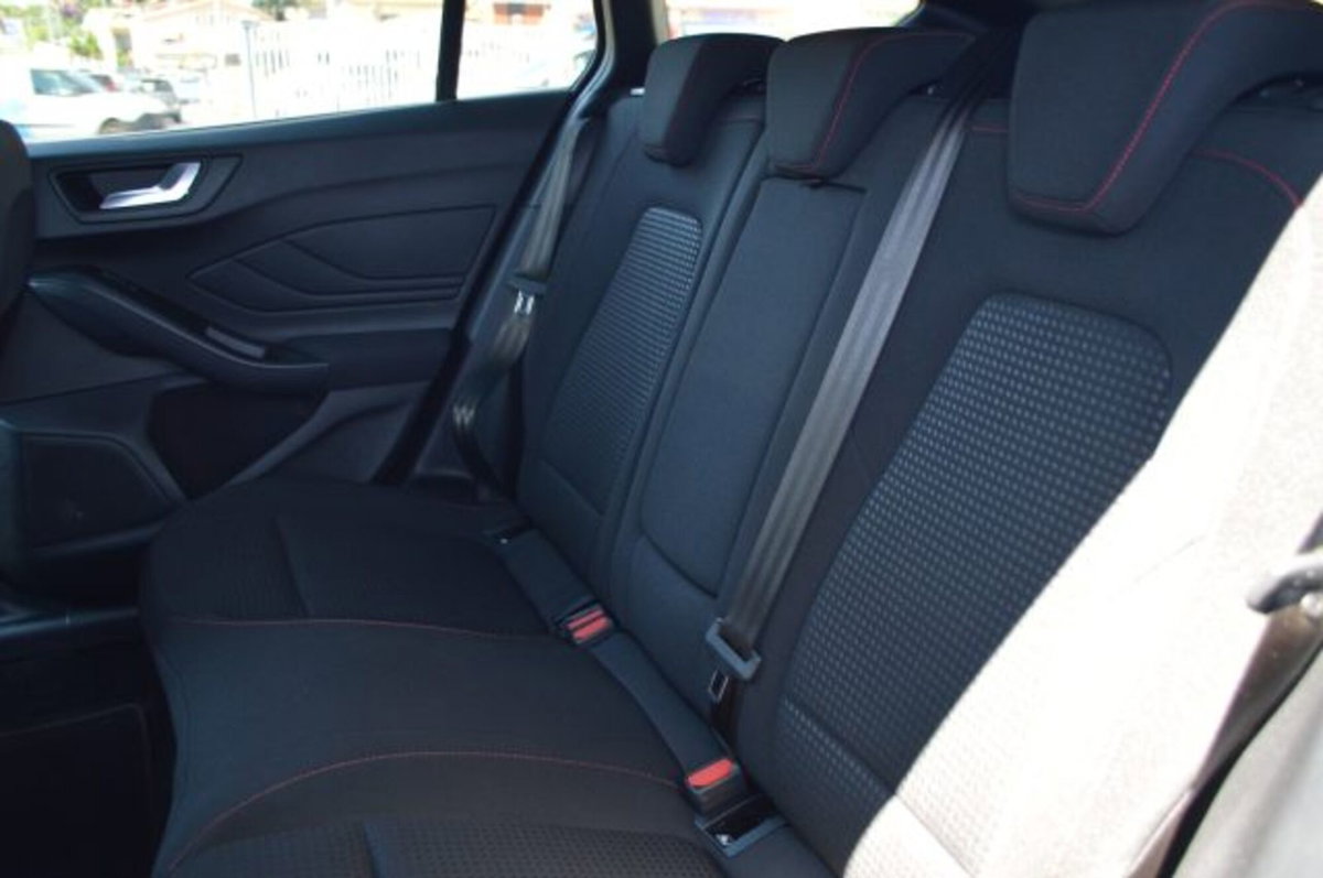Ford Focus Station Wagon 1.0 EcoBoost Hybrid 125 CV SW ST-Line (10)