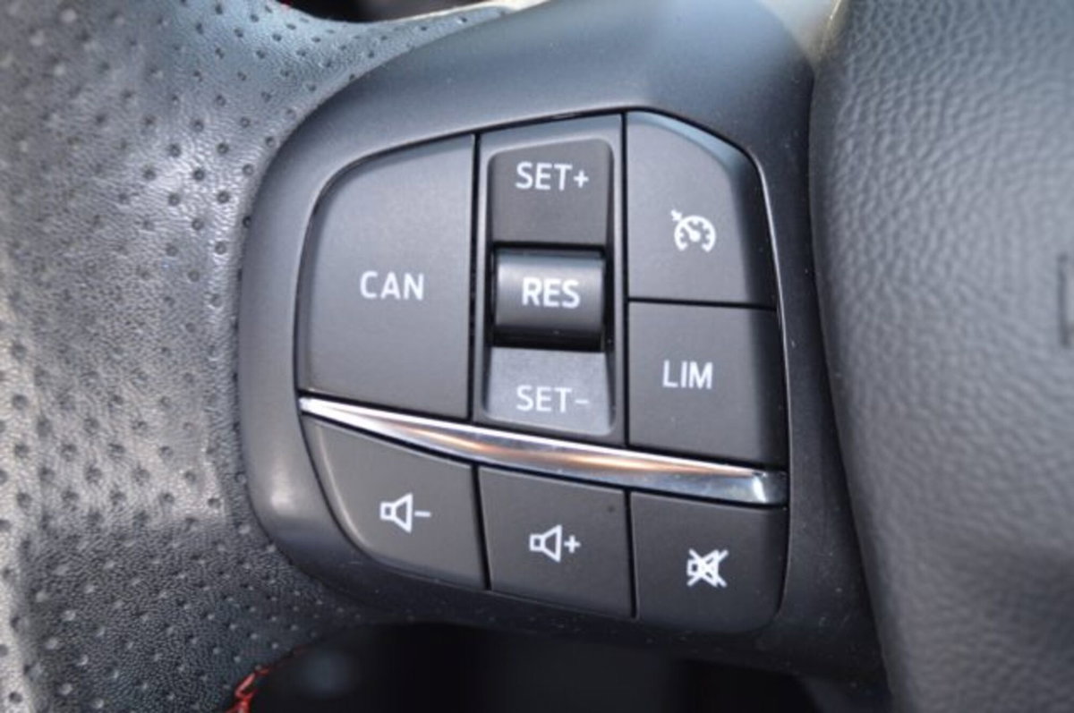 Ford Focus Station Wagon 1.0 EcoBoost Hybrid 125 CV SW ST-Line (14)