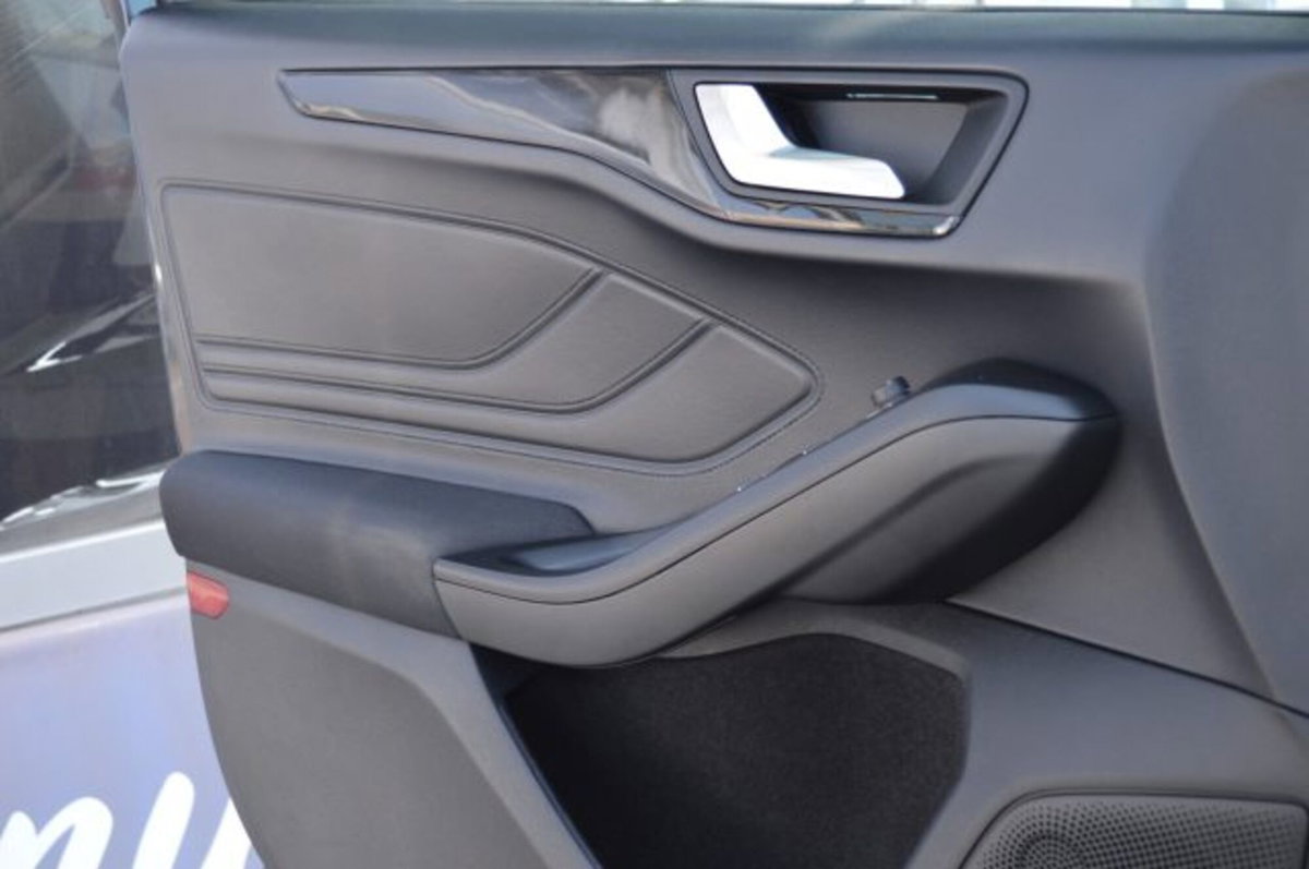 Ford Focus Station Wagon 1.0 EcoBoost Hybrid 125 CV SW ST-Line (16)
