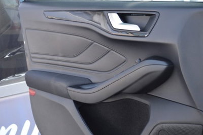 Ford Focus Station Wagon 1.0 EcoBoost Hybrid 125 CV SW ST-Line (16)