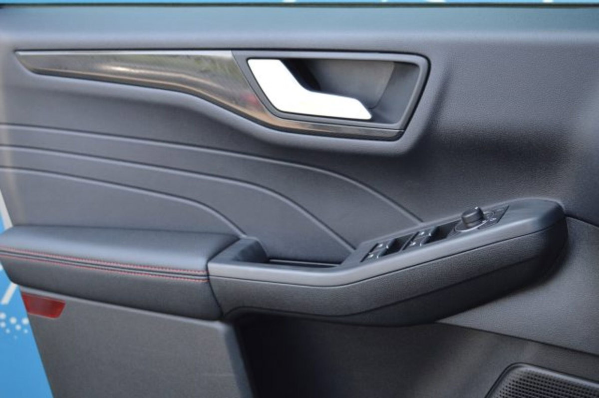Ford Kuga 1.5 EcoBoost 150 CV 2WD ST-Line (15)
