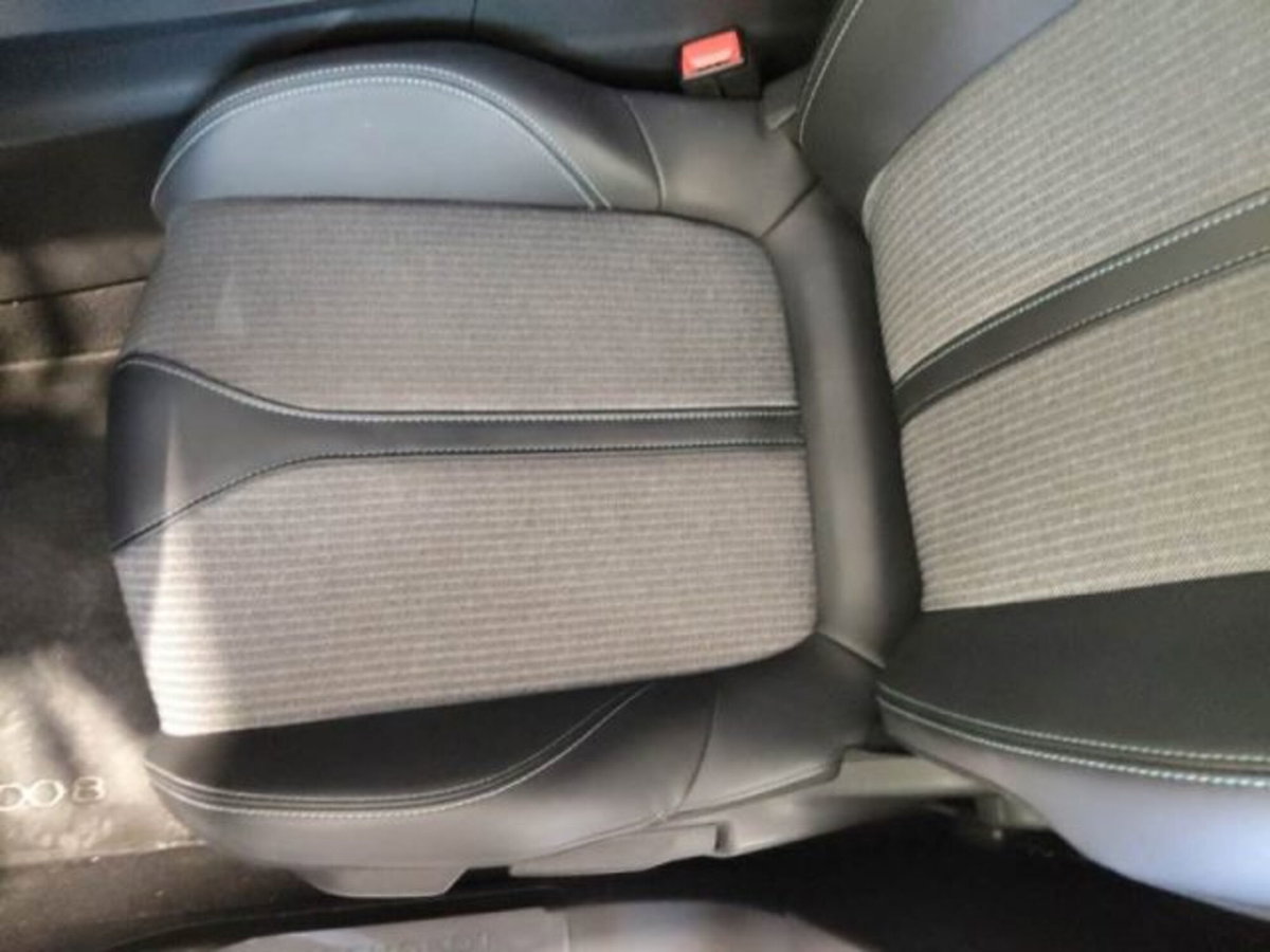 Peugeot 3008 BlueHDi 130 S&S EAT8 Allure Pack (10)