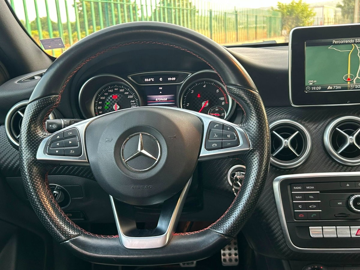 Mercedes-Benz Classe A 180 d Premium (12)