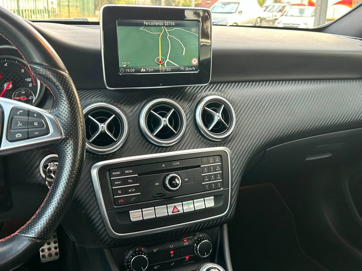 Mercedes-Benz Classe A 180 d Premium (19)