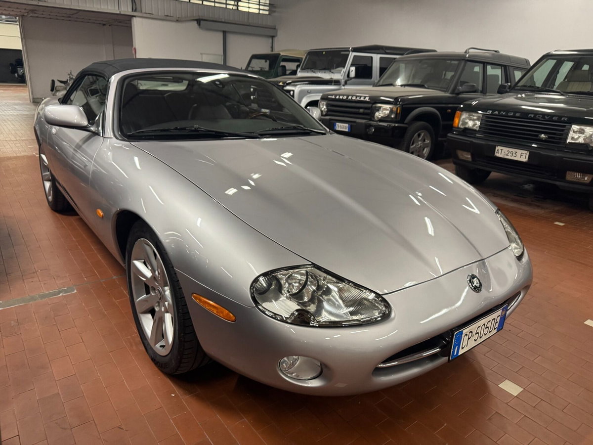 Jaguar XK 4.2 V8 Convertibile (5)