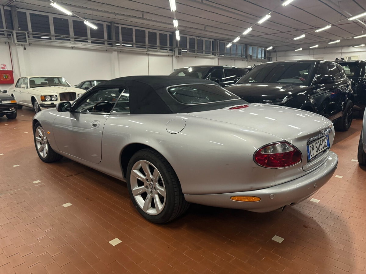 Jaguar XK 4.2 V8 Convertibile (6)