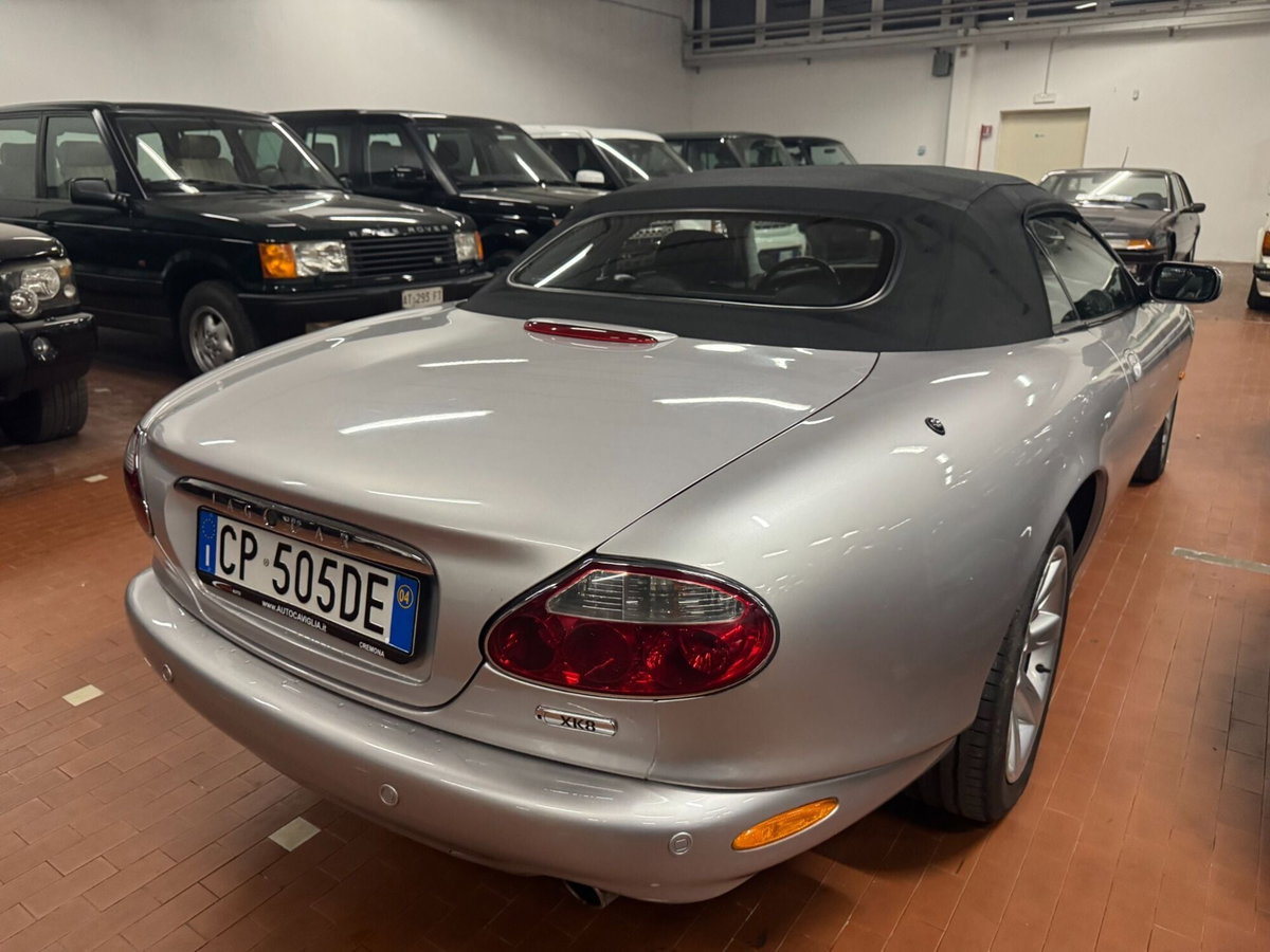 Jaguar XK 4.2 V8 Convertibile (7)