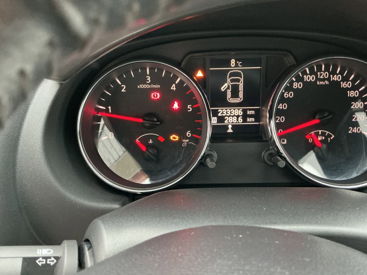 Nissan Qashqai 1.5 dCi DPF Tekna (11)