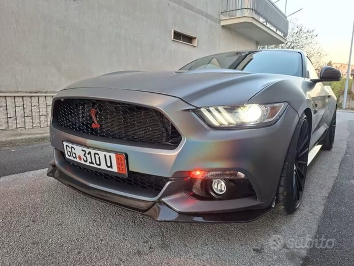 Ford Mustang Coupé Fastback 5.0 V8 TiVCT GT (2)