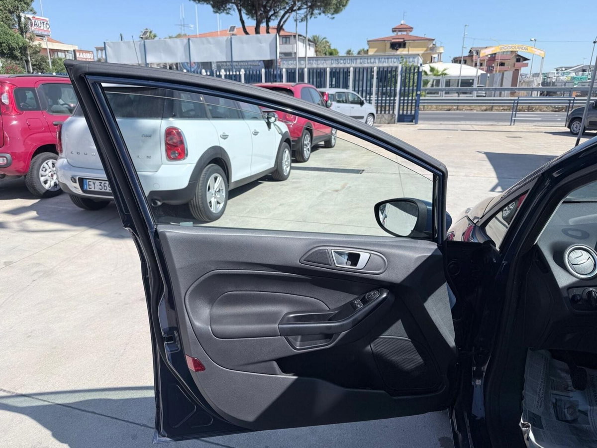 Ford Fiesta 1.4 5 porte Bz.- GPL Black & White Edition (18)