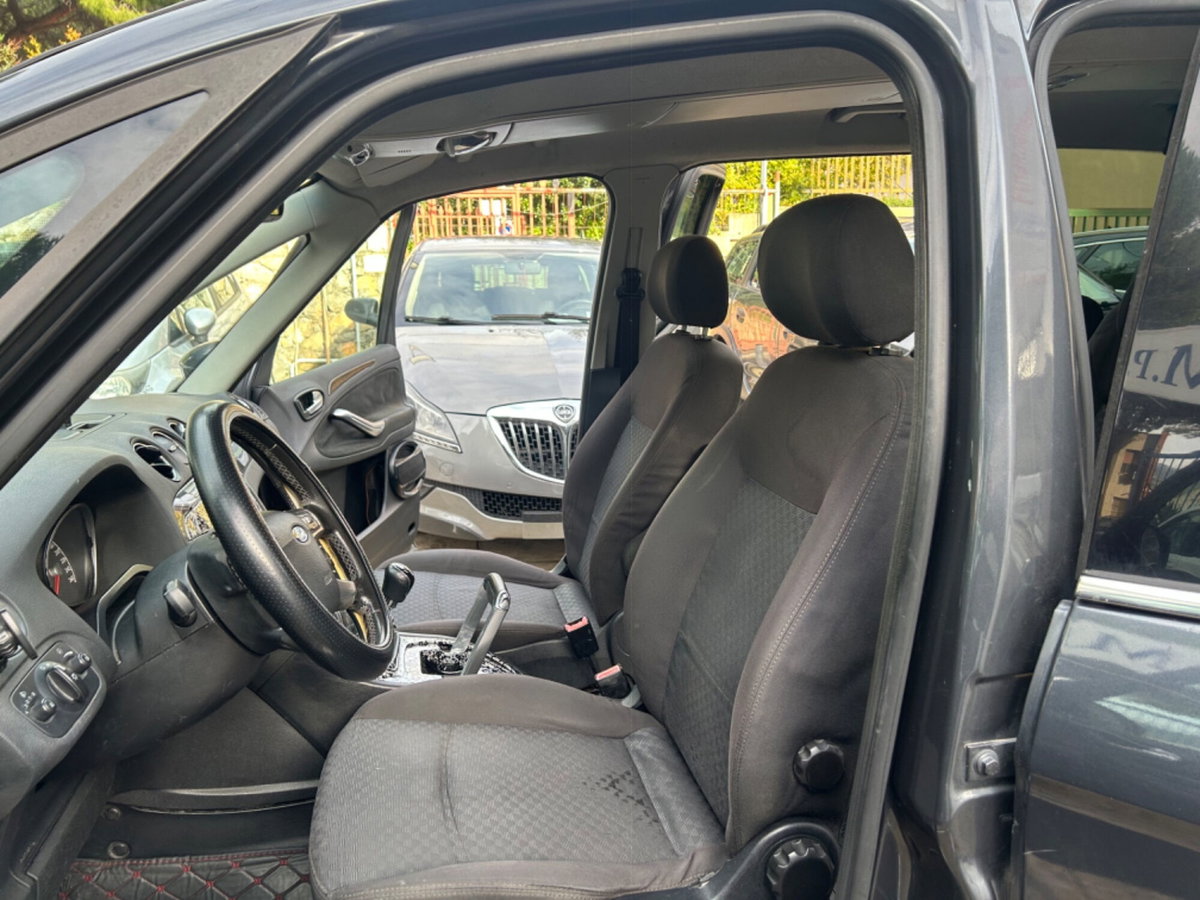 Ford Galaxy 2.0 TDCi 140 CV Ghia DPF (11)