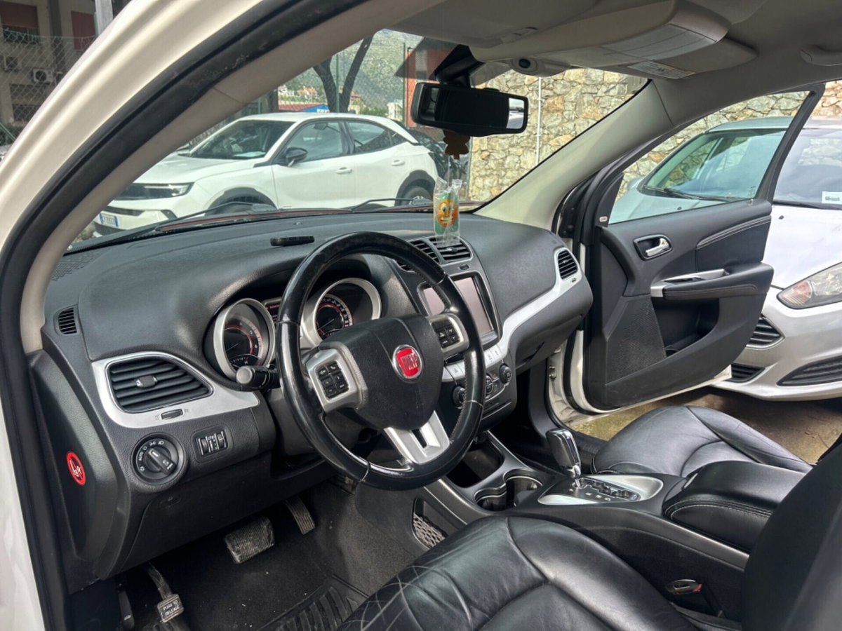 Fiat Freemont 2.0 Mjt 170 CV 4x4 Automatica Lounge (14)