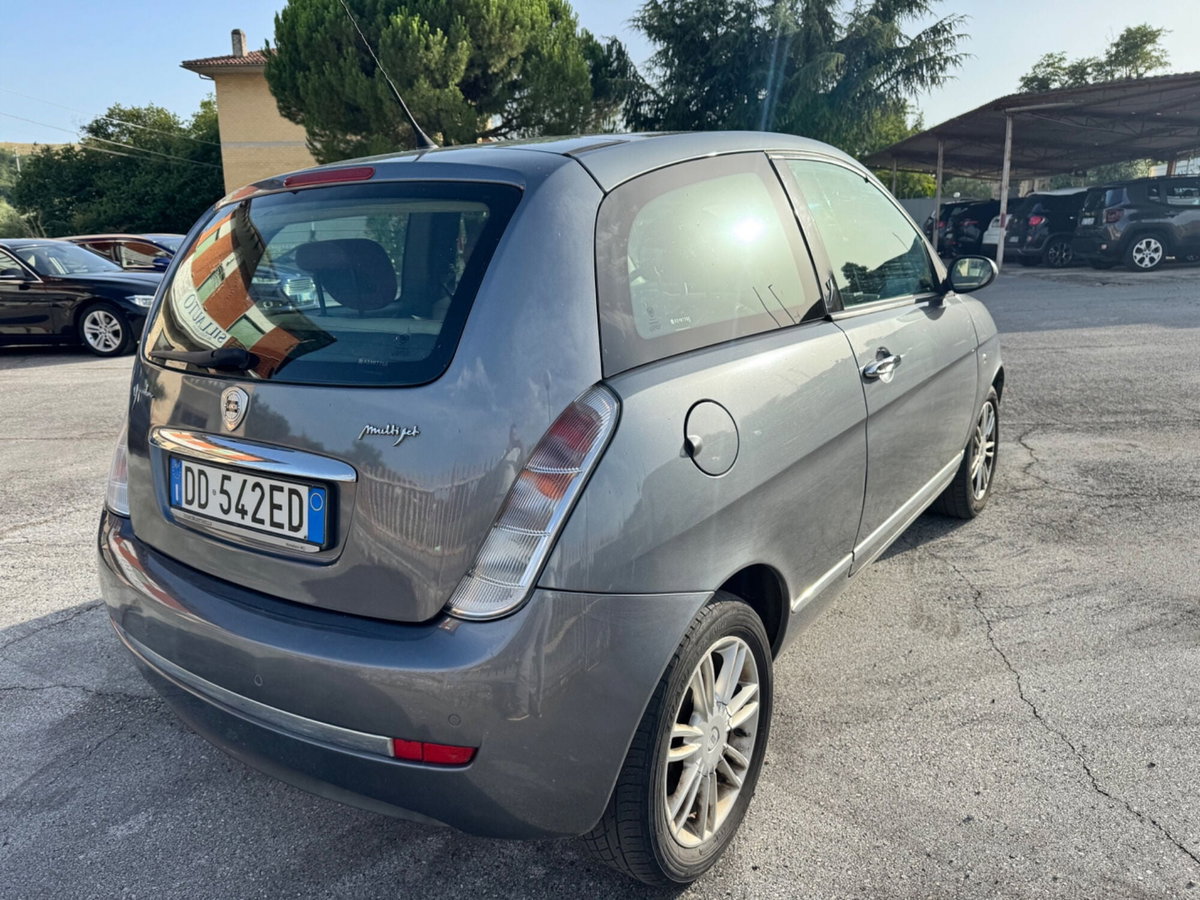 Lancia Ypsilon 1.3 MJT 90 CV Platino (3)