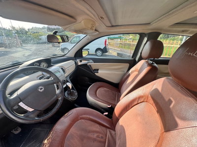 Lancia Ypsilon 1.3 MJT 90 CV Platino (5)