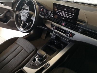 Audi A4 Avant 30 TDI/136 CV S tronic Business Advanced (11)