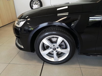Audi A4 Avant 30 TDI/136 CV S tronic Business Advanced (19)