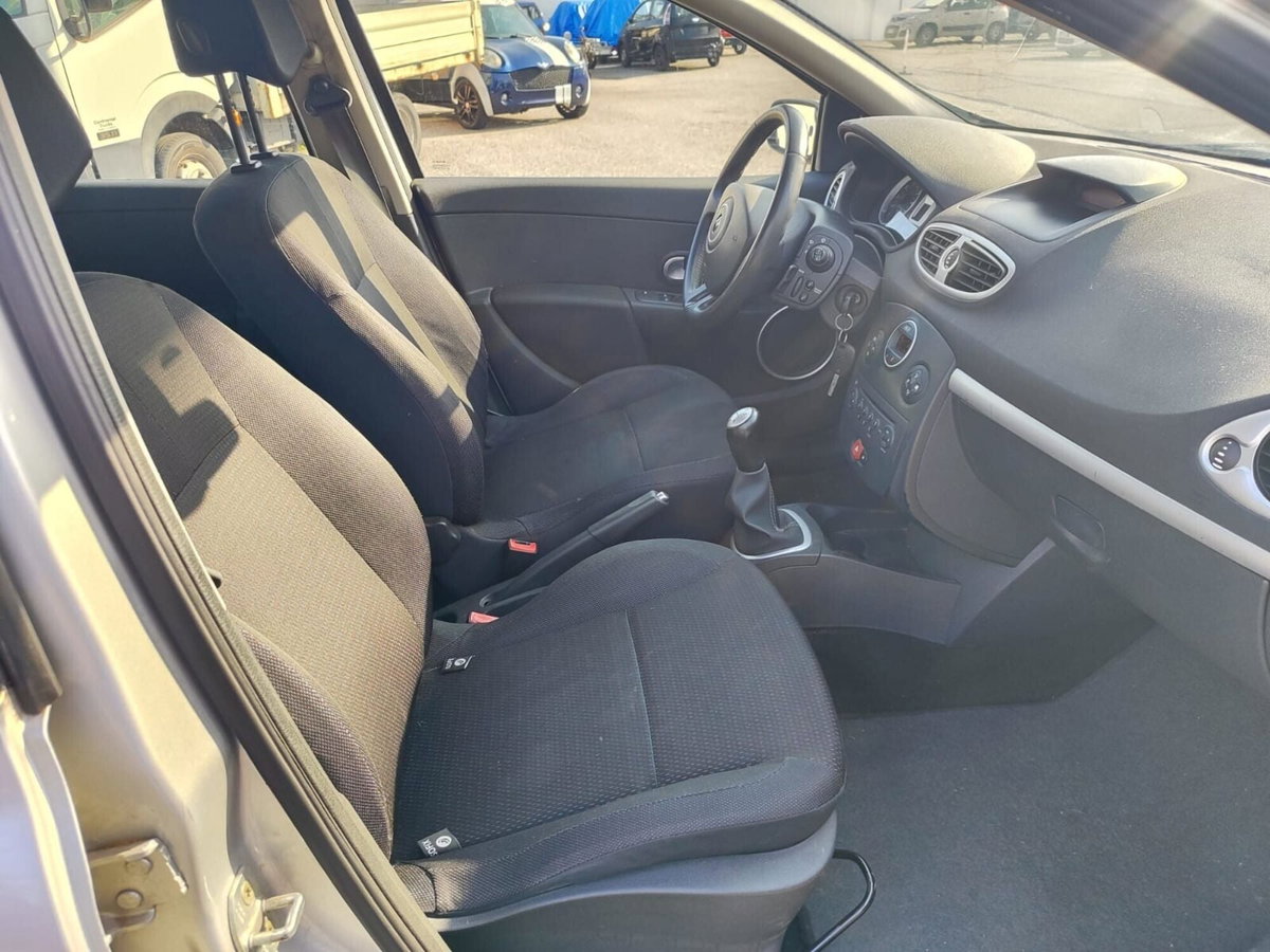 Renault Clio 1.2 16V 5 porte Dynamique (12)
