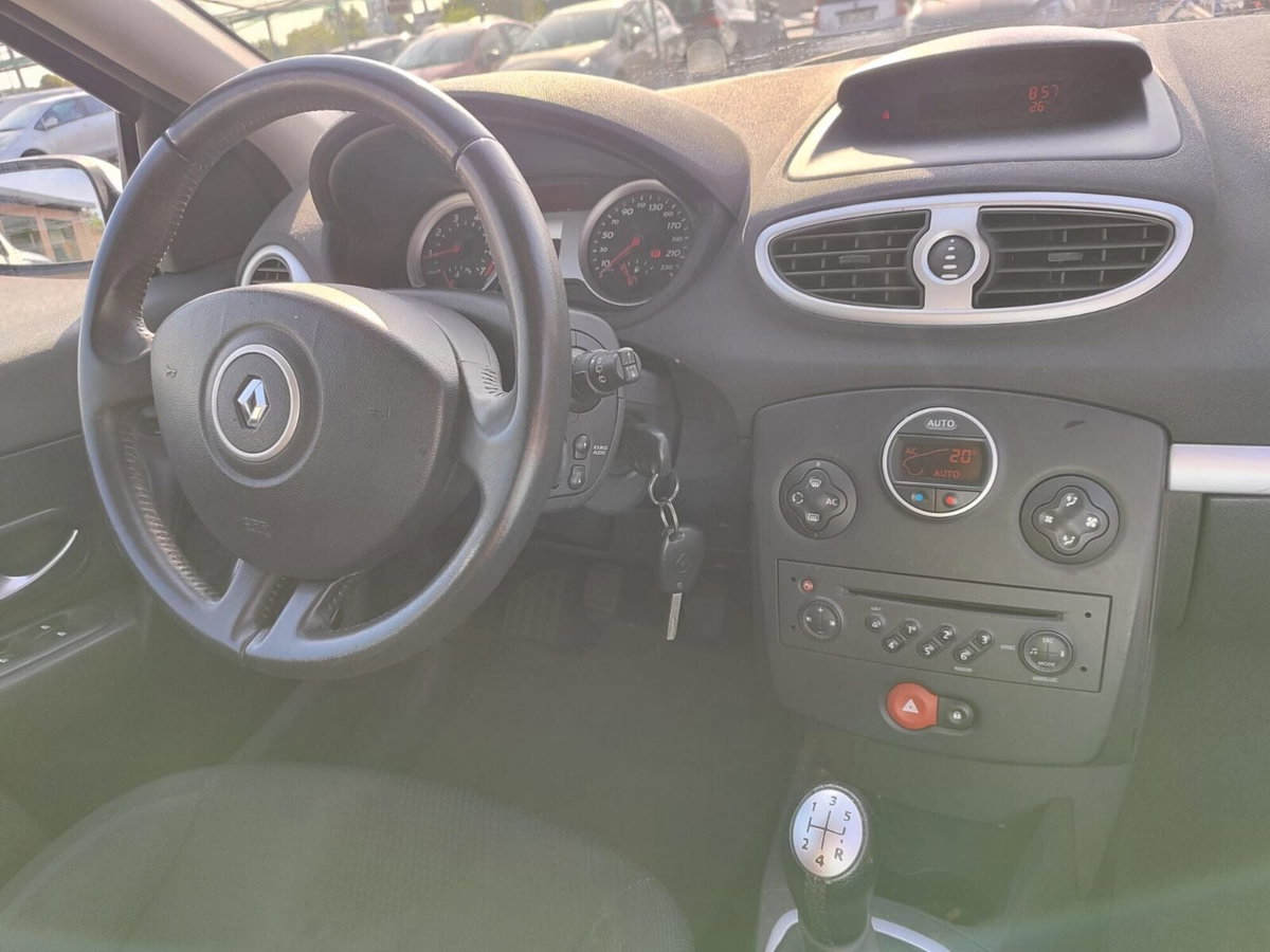 Renault Clio 1.2 16V 5 porte Dynamique (13)