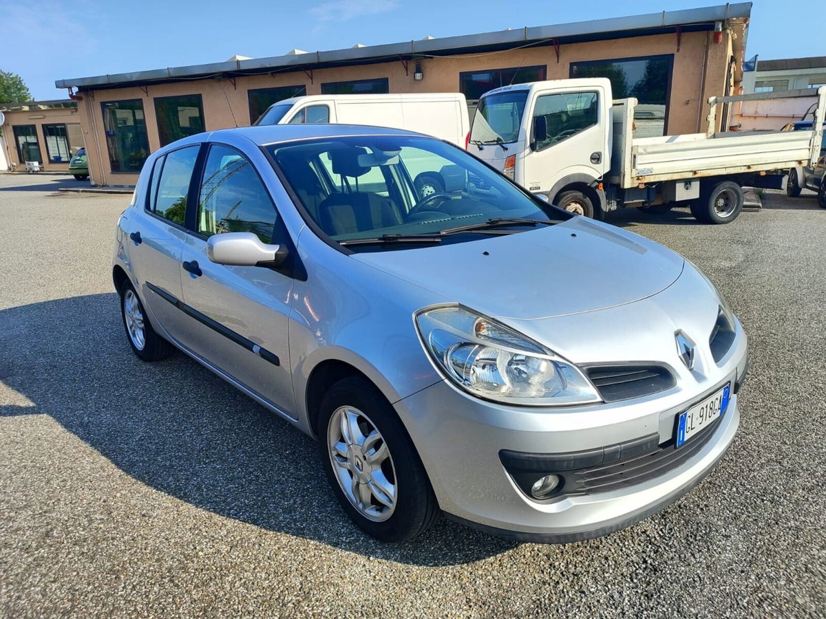 Renault Clio 1.2 16V 5 porte Dynamique (9)
