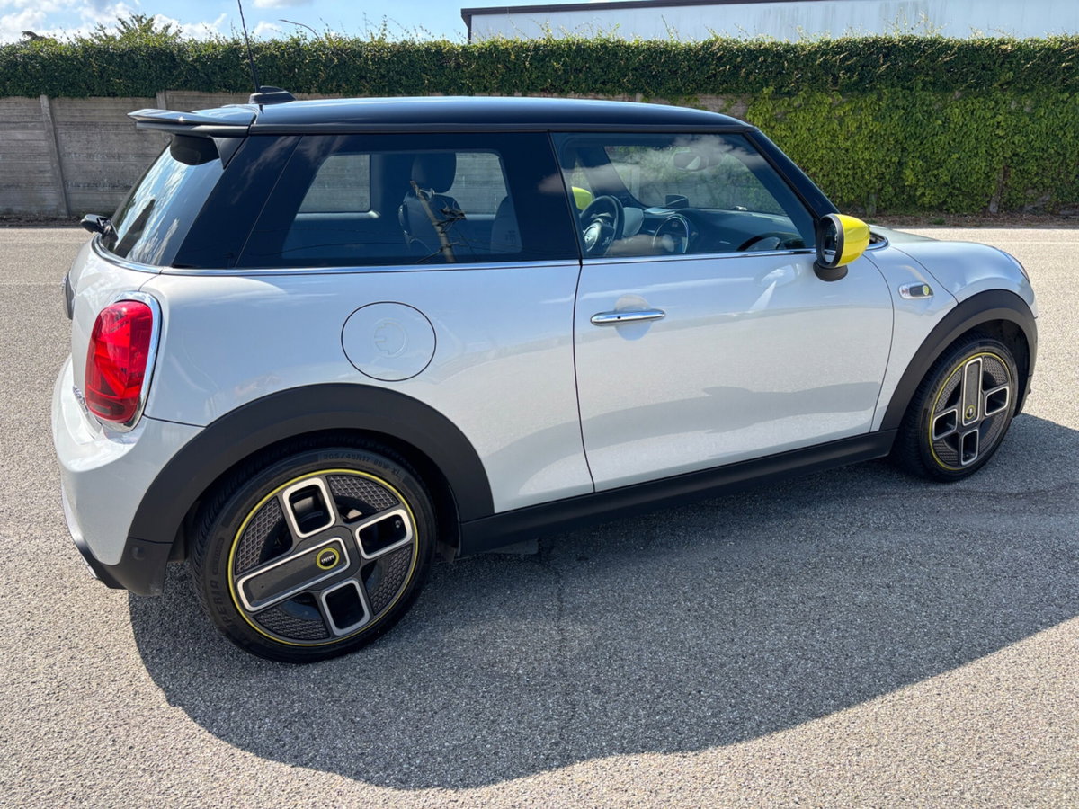 MINI Mini Cooper SE S (5)