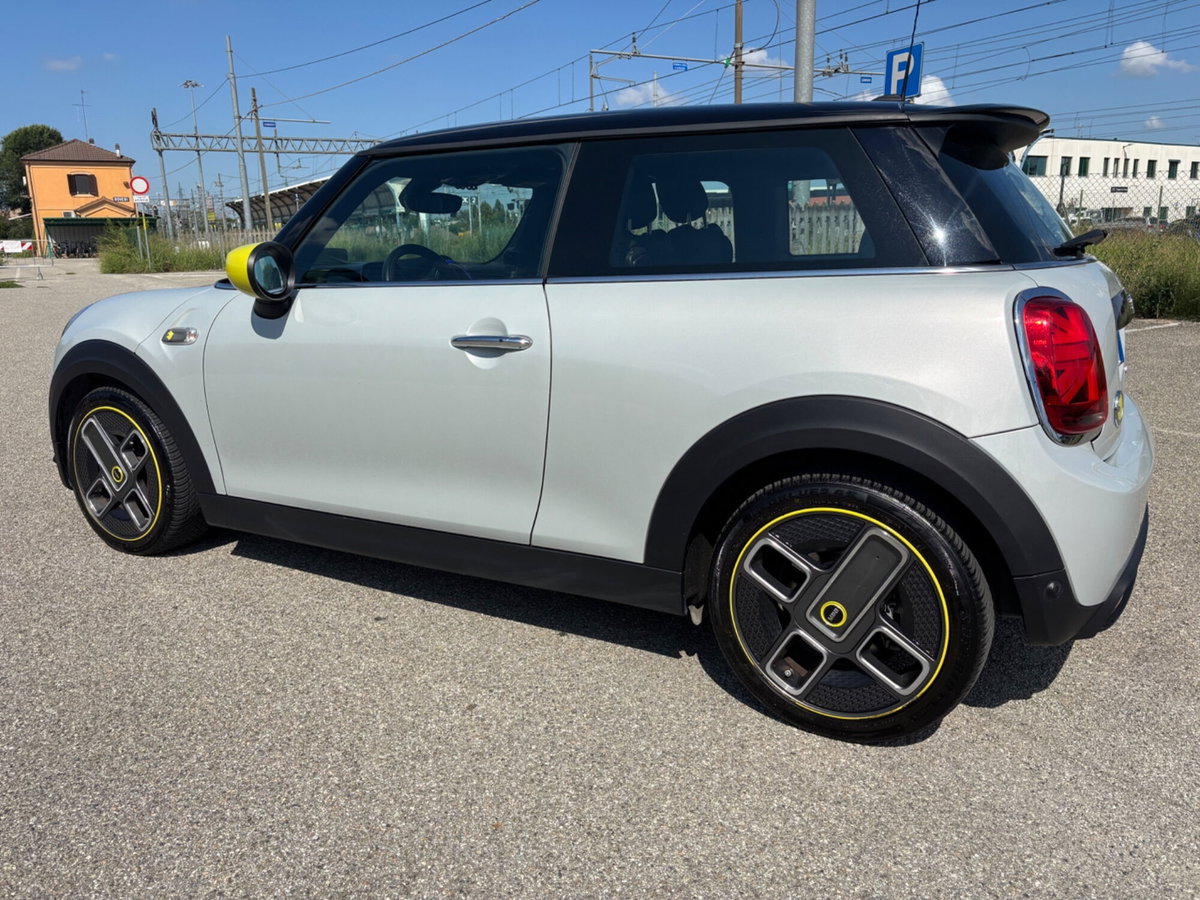 MINI Mini Cooper SE S (6)