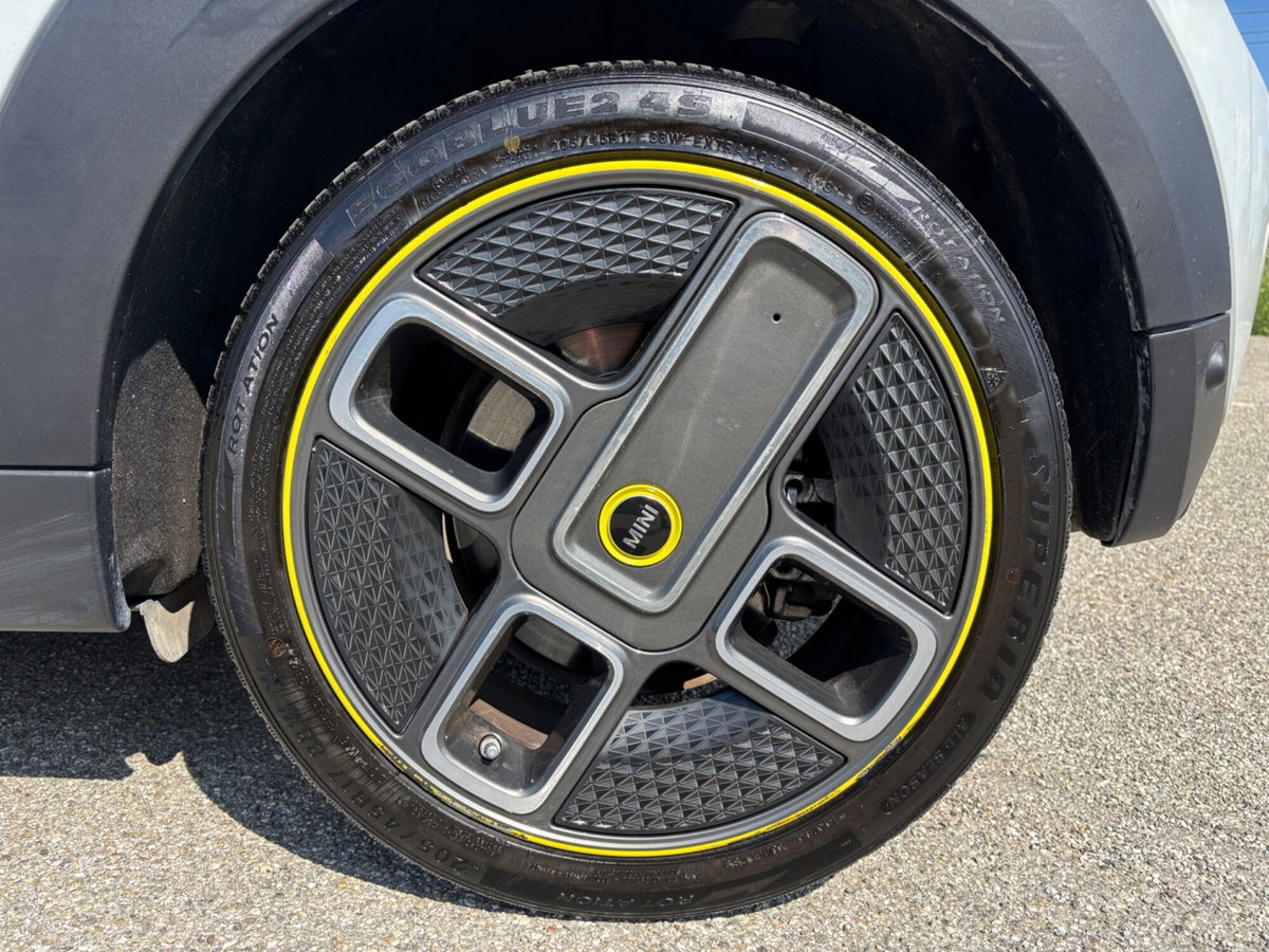 MINI Mini Cooper SE S (7)