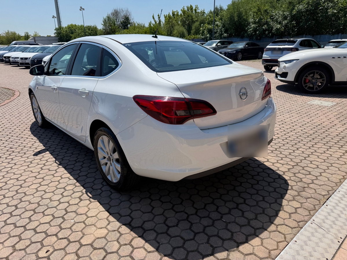 Opel Astra 1.7 CDTI 110CV 5 porte Cosmo (7)