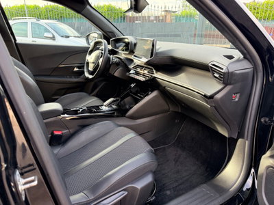 Peugeot 2008 PureTech 130 S&S EAT8 GT Pack (11)