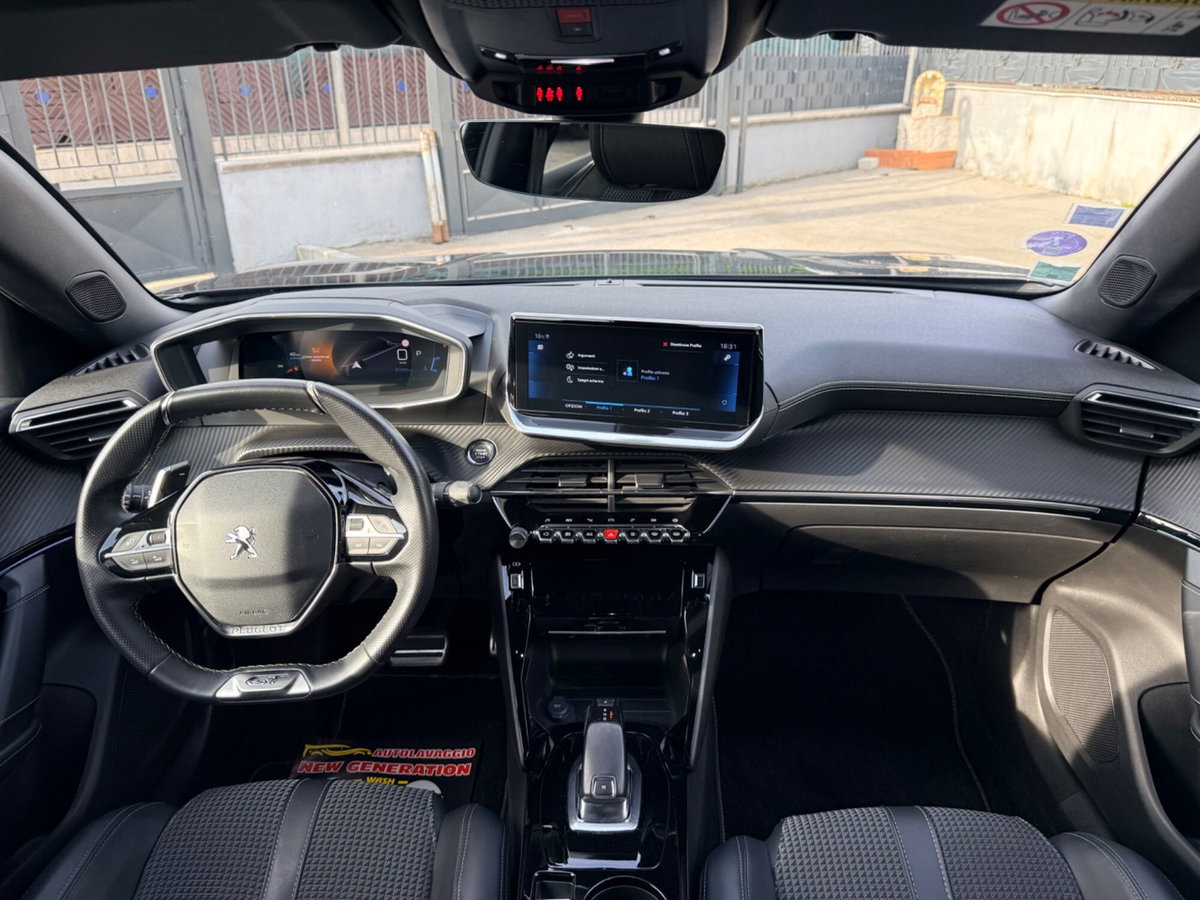 Peugeot 2008 PureTech 130 S&S EAT8 GT Pack (14)