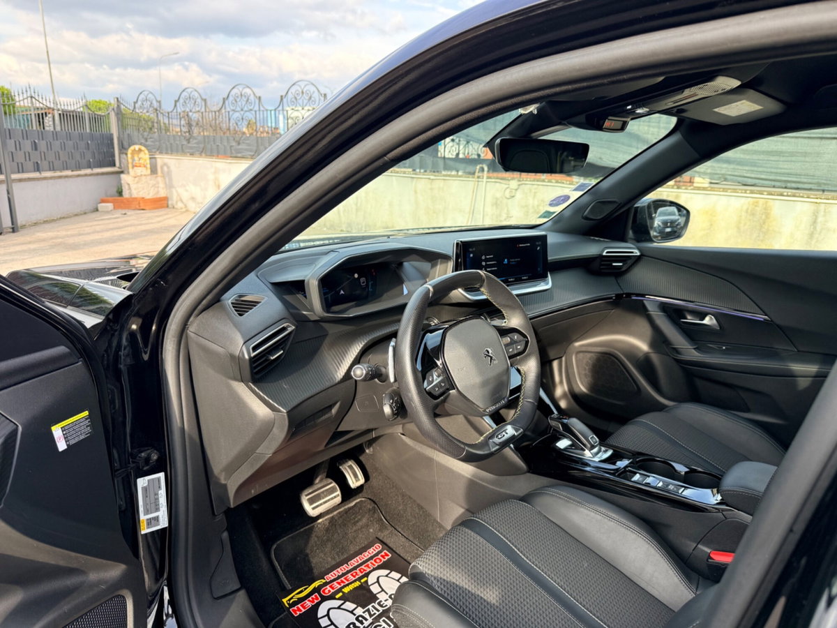 Peugeot 2008 PureTech 130 S&S EAT8 GT Pack (8)